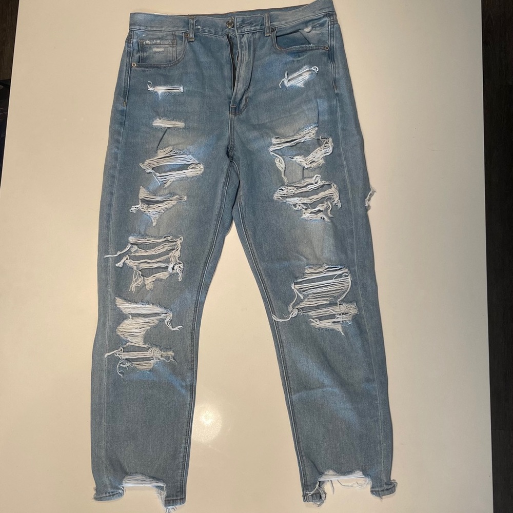 American Eagle Highwaisted Boyfriend Ripped Jeans